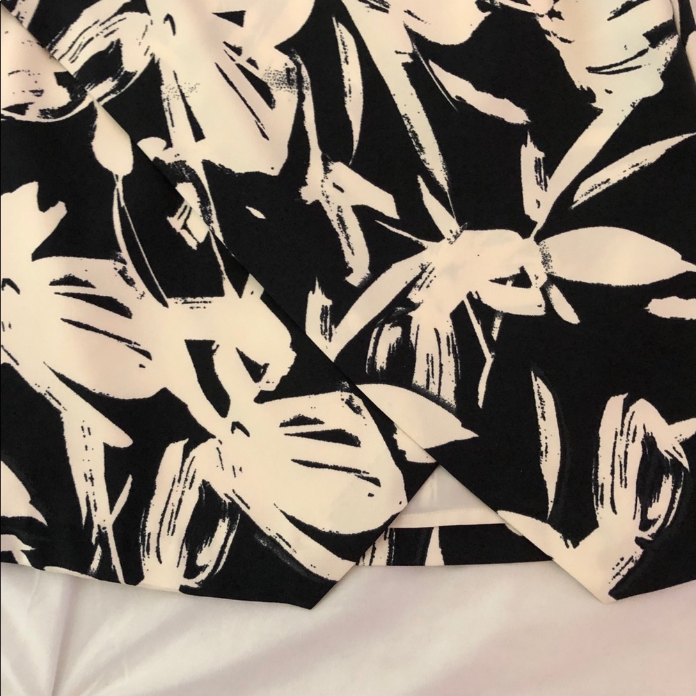 Banana Republic Black and white skirt - Picture 2 of 5